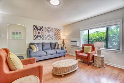 Modern Main-Level | TWO Kings • Yard • Downtown House in Colorado Springs