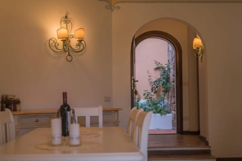 Living room, Decorative detail, Dining area