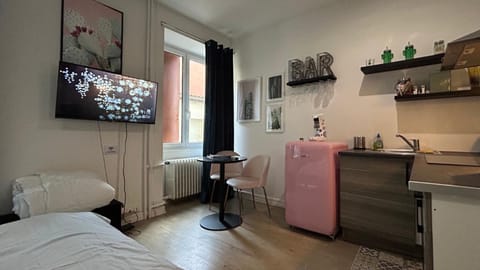 TV and multimedia, Kitchen or kitchenette, Photo of the whole room