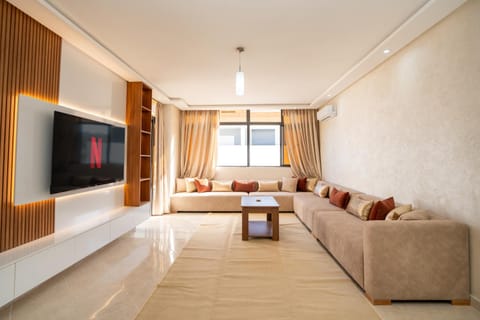 Communal lounge/ TV room, TV and multimedia, Living room, Seating area, Evening entertainment