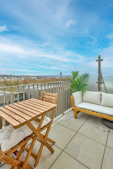 Nice 1BR flat with lovely terrace and parking Apartment in Torcy