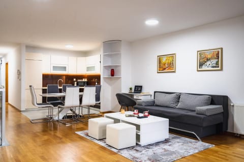Dining area, kitchen
