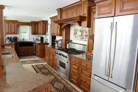 Large home with hot tub in serene wooded setting House in Millcreek Township