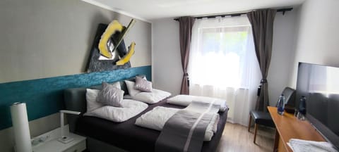 Bed, TV and multimedia, Bedroom