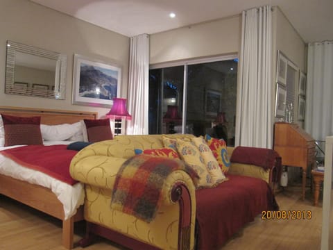 Navona Constantia Guest Cottage Bed and Breakfast in Cape Town