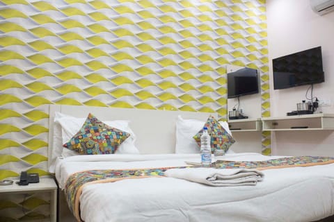 Communal lounge/ TV room, Bed, TV and multimedia, Living room, Photo of the whole room, Bedroom