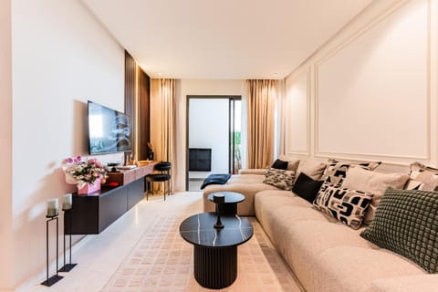 Communal lounge/ TV room, TV and multimedia, Living room, Seating area, Evening entertainment