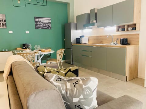 Kitchen or kitchenette, Dining area, stove