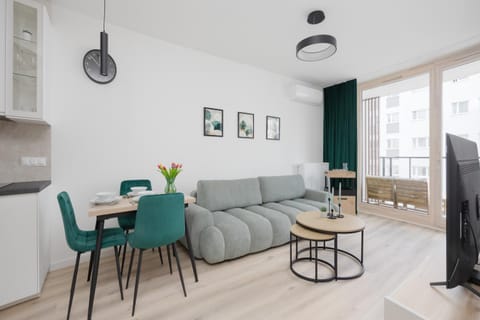 TV and multimedia, Living room, Seating area, Dining area, Evening entertainment