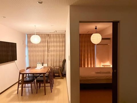 Bed, Dining area, Bedroom