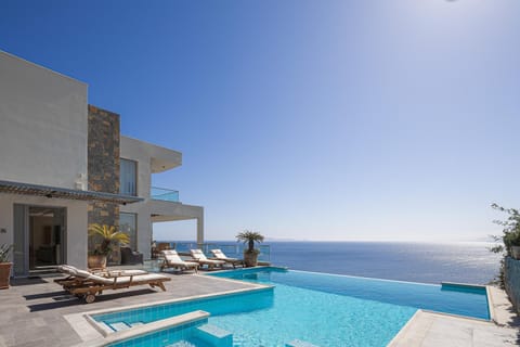 Sea view, Swimming pool, sunbed