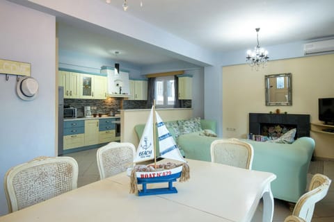 Living room, Dining area, kitchen