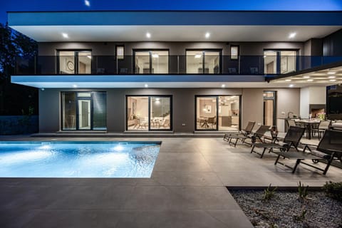Property building, Facade/entrance, Off site