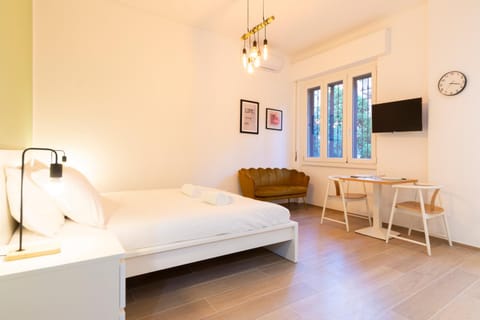 Bed, TV and multimedia