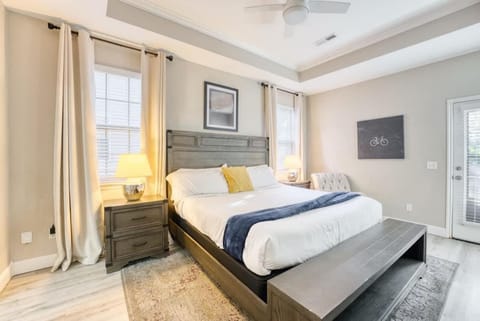 Modern 4BR Retreat with Fire Pit House in Rogers