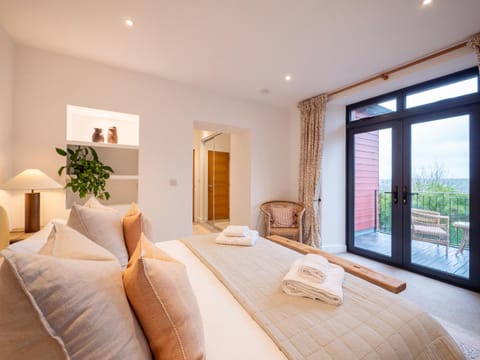 Dartmouth Apartment, Light, Modern and Parking Apartment in Dartmouth