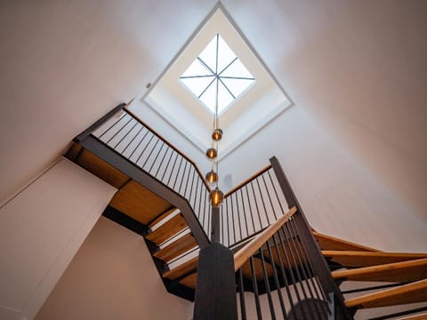 Dartmouth Apartment, Light, Modern and Parking Apartment in Dartmouth