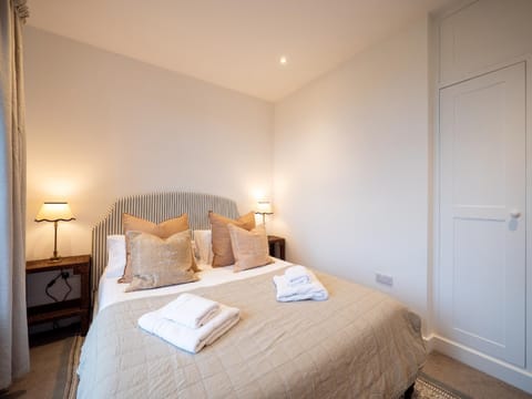 Dartmouth Apartment, Light, Modern and Parking Apartment in Dartmouth