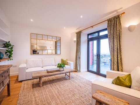 Dartmouth Apartment, Light, Modern and Parking Apartment in Dartmouth