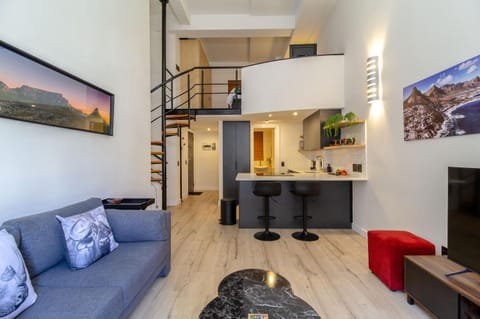 TV and multimedia, Kitchen or kitchenette, Seating area
