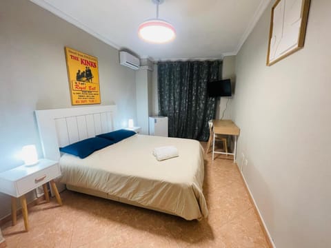 Habitación en Alicante 5 Agost Bed and Breakfast in Alicante