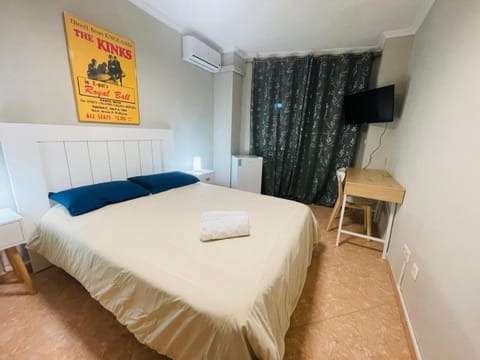 Habitación en Alicante 5 Agost Bed and Breakfast in Alicante