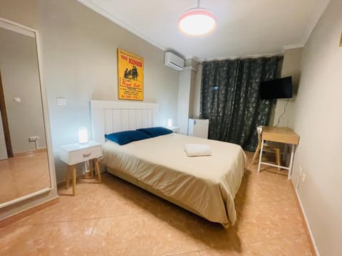 Habitación en Alicante 5 Agost Bed and Breakfast in Alicante