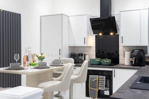 Stylish Preston Home 3 Beds Sleeps 6 House in Preston