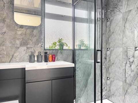 Stylish Preston Home 3 Beds Sleeps 6 House in Preston