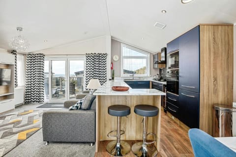 Kitchen or kitchenette, Living room, Seating area