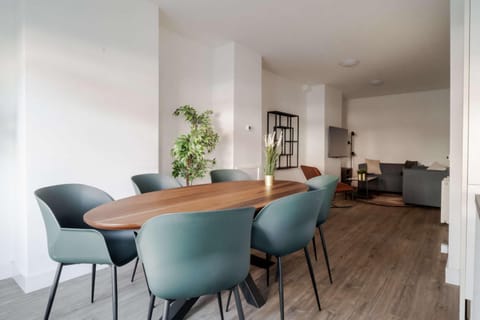 Modern 2BR Apartment near Rotterdam Central Station Apartment in Rotterdam