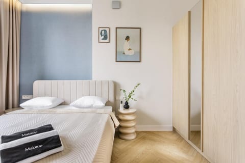 Bed, Photo of the whole room, Bedroom, towels, wardrobe