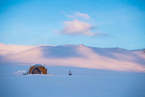 Quinzee Nupen - Pure & Private Retreat Luxury tent in Nordland, Norway