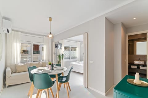 Dining area, Bedroom, air conditioner