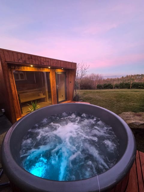 Hot Tub, Sauna