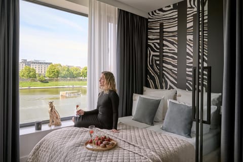 Bed, Day, View (from property/room), Bedroom, Lake view