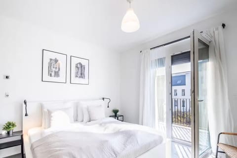 Bed, Balcony/Terrace, Living room