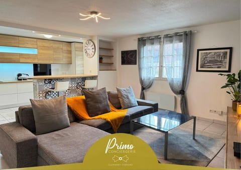 Property building, TV and multimedia, Kitchen or kitchenette, Living room, Seating area, Dining area, concierge