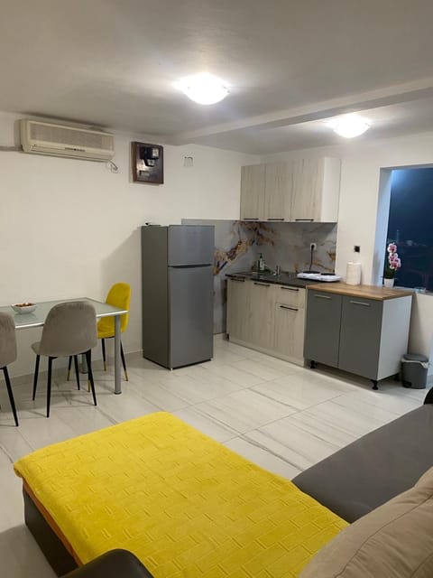 Apartman sa garažom Apartment in Montenegro