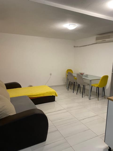 Apartman sa garažom Apartment in Montenegro