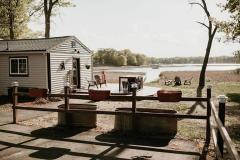 Centrally located - Perch Lake Bungalow - Hot-tub! House in Baxter