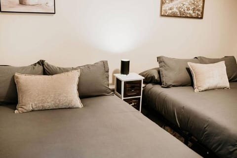 Centrally located - Perch Lake Bungalow - Hot-tub! House in Baxter