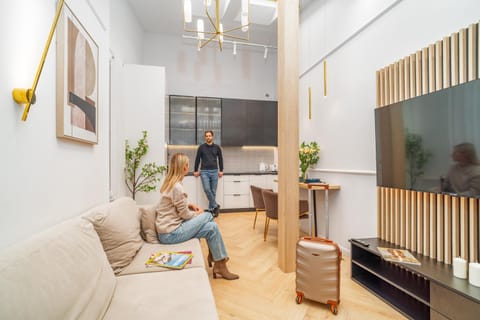 Communal lounge/ TV room, TV and multimedia, Living room, Seating area, Evening entertainment