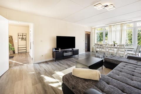 Haus am See House in Hamburg