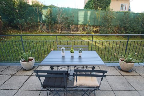 Patio, Garden view