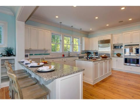 Dolphin View on Isle of Palms ~ PRIVATE POOL, ROOF TOP DECK, ELEVATOR, SPA House in Isle of Palms