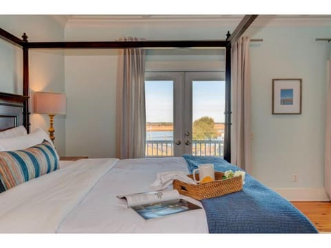 Dolphin View on Isle of Palms ~ PRIVATE POOL, ROOF TOP DECK, ELEVATOR, SPA House in Isle of Palms