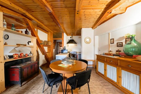 Property building, Kitchen or kitchenette, Living room