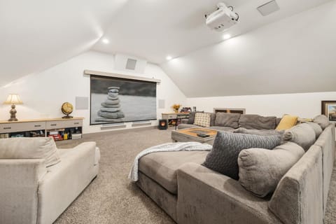 Spiker's Den-Sand Volleyball Courts-Hot Tub House in Fayetteville