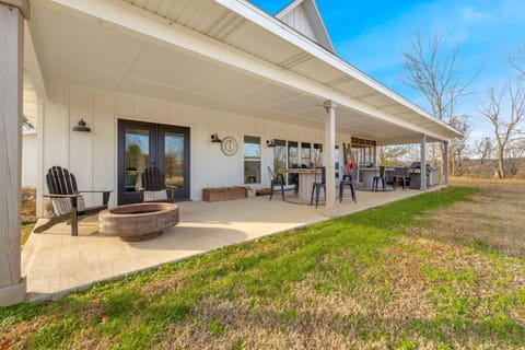 Spiker's Den-Sand Volleyball Courts-Hot Tub House in Fayetteville